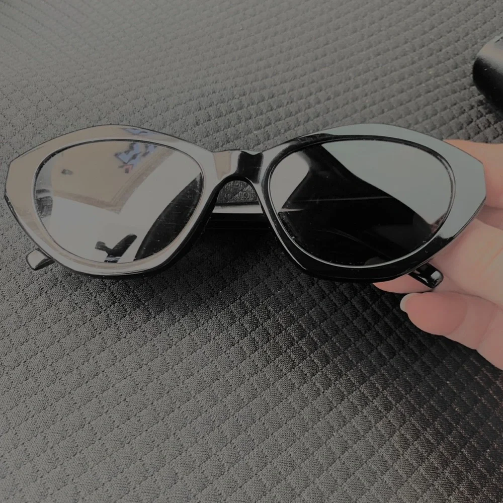 Chic Black Sunglasses - Picture 6 of 11